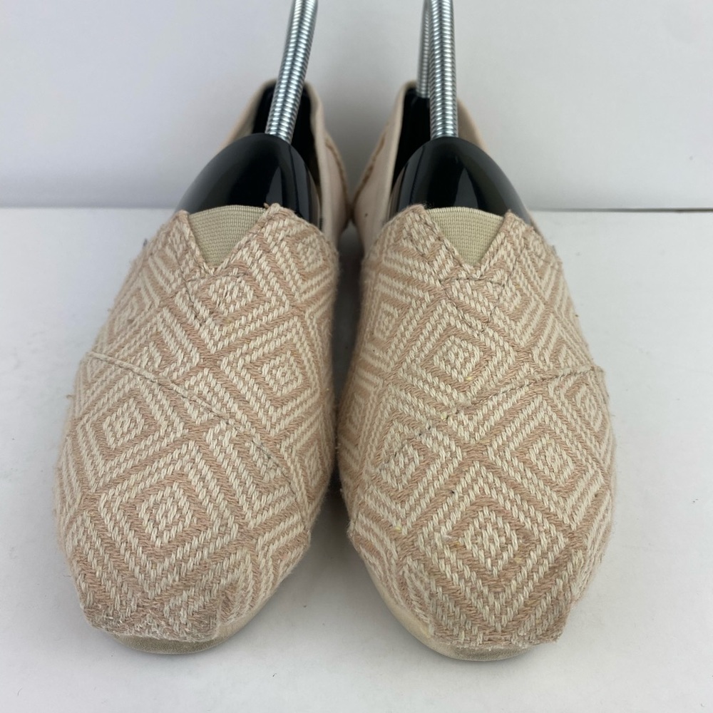 Toms Slip on Shoes. - Picture 2 of 8